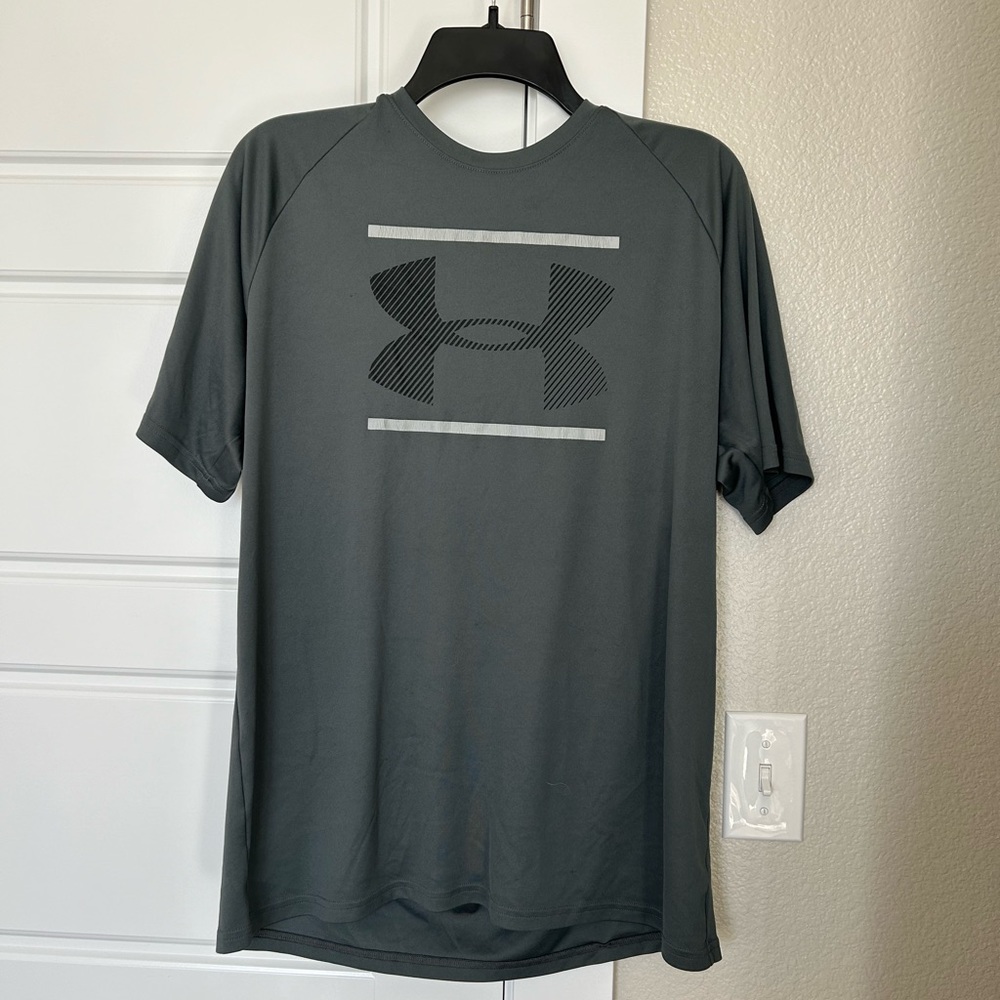 Men’s under armour tee shirt
